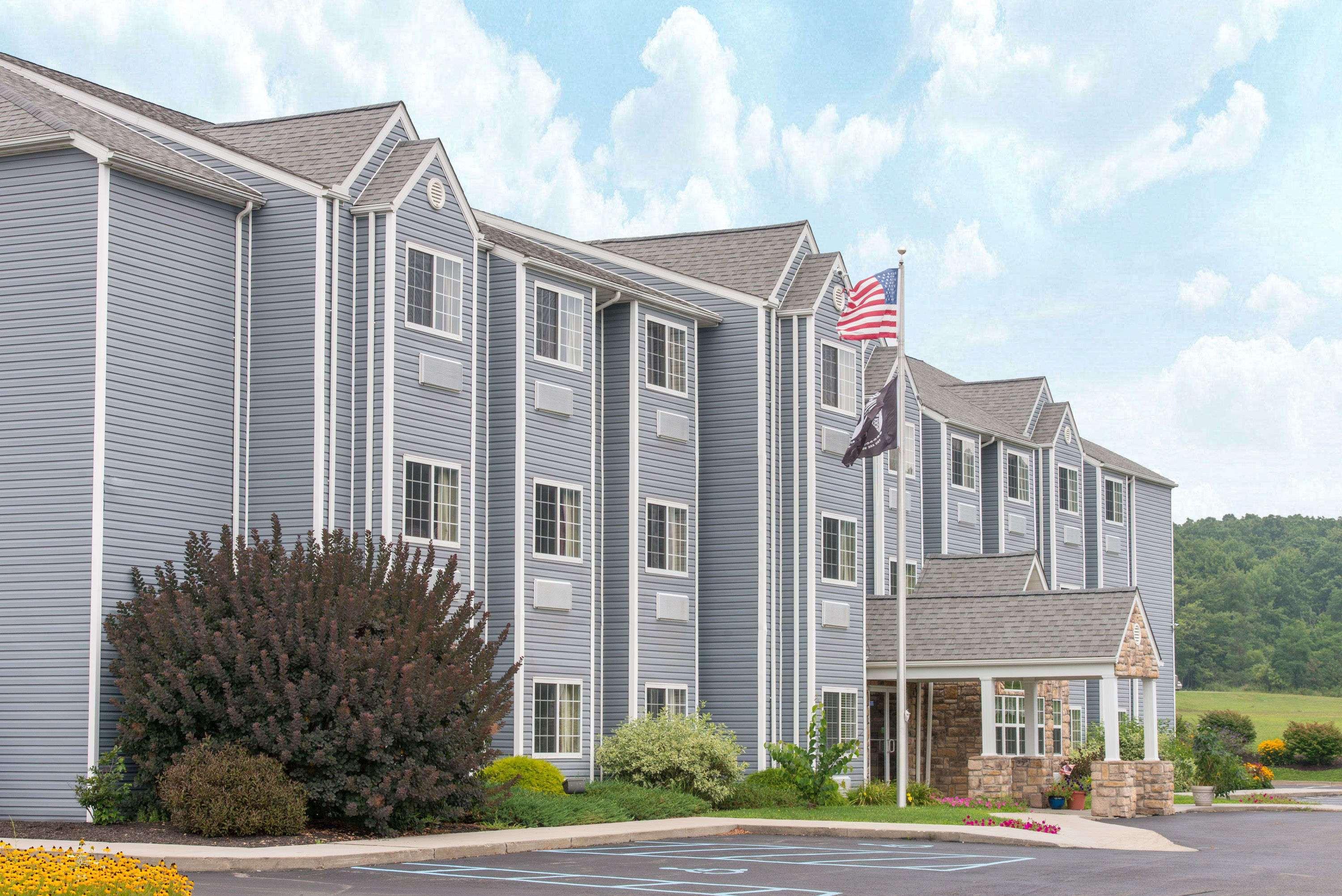 Microtel Inn & Suites By Wyndham Hazelton/Bruceton Mills Exterior photo